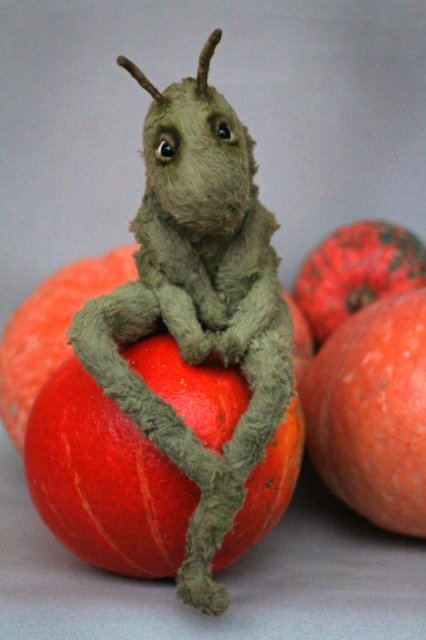 Кузнечик ВиктОр. Авторская игрушка Татьяны Матляк (фото 6)