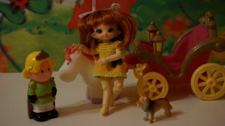 Куклу в платье наряжали, куклу в гости приглашали