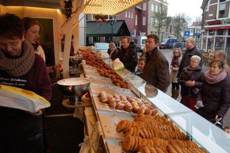 Новогодние рецепты: Голландские пончики - Oliebollen