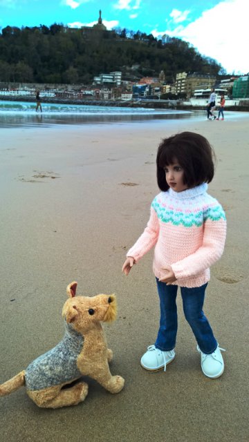 Пегий пёс, бегущий краем моря