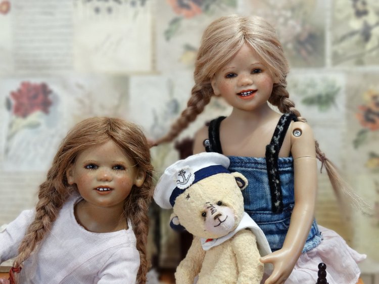 Новые игрушки для любимых кукол