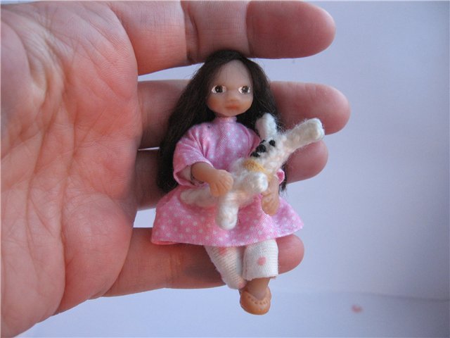 Малышка с зайчиком. Мини кукла (фото 6)