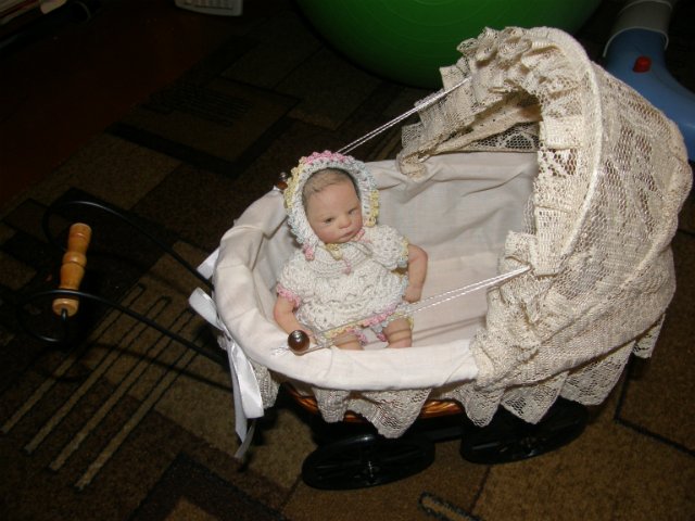 Малышня и люлечки-колясочки