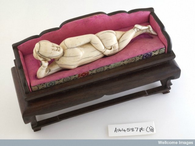 На каждого Бармалея свой Айболит или Куклы Гиппократа. От старинных диагностических кукол до современных медицинских