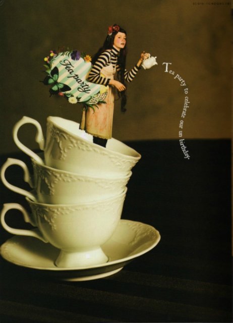 Глубока ли кроличья нора или Хэллоуин в Зазеркалье