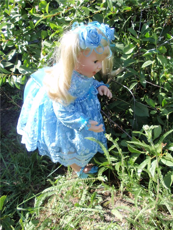 Растет в поле ягодка-малинка, а у нас живет Полинка))) Переодеваемся снова)))