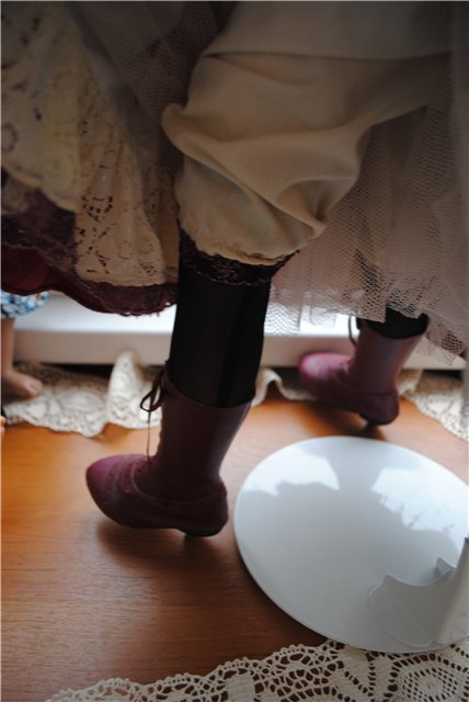 Кое-что из чулочно-носочной истории. Какого качества чулочки на куклах известных мастеров современности