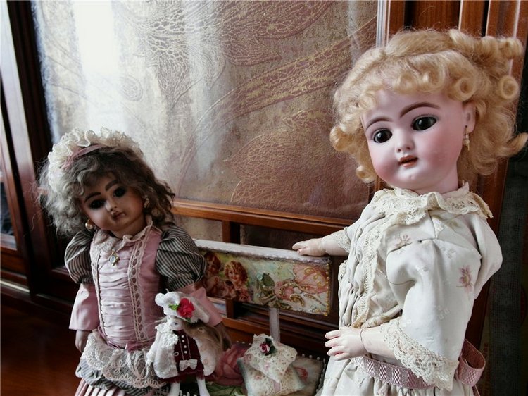 Как моя антикварочка с репликой подружились! А Ваши куколки так дружат (фото 6)