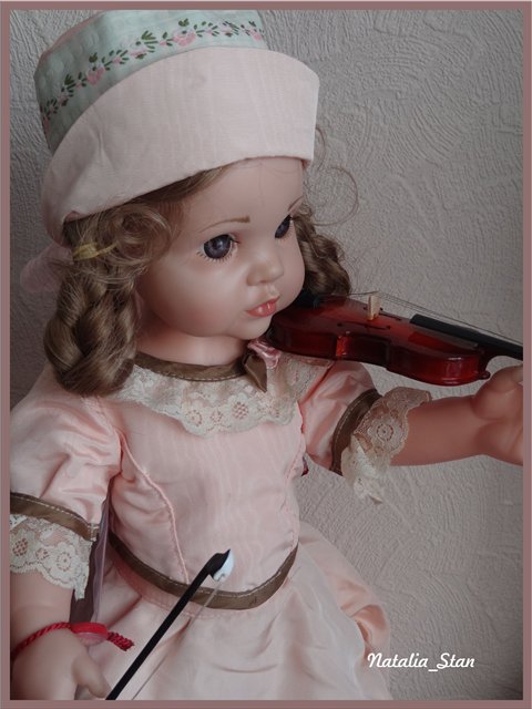 Маленькая скрипачка - девочка из Вены от Gotz