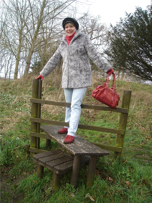 Как гномик Ditte за подснежниками ходила