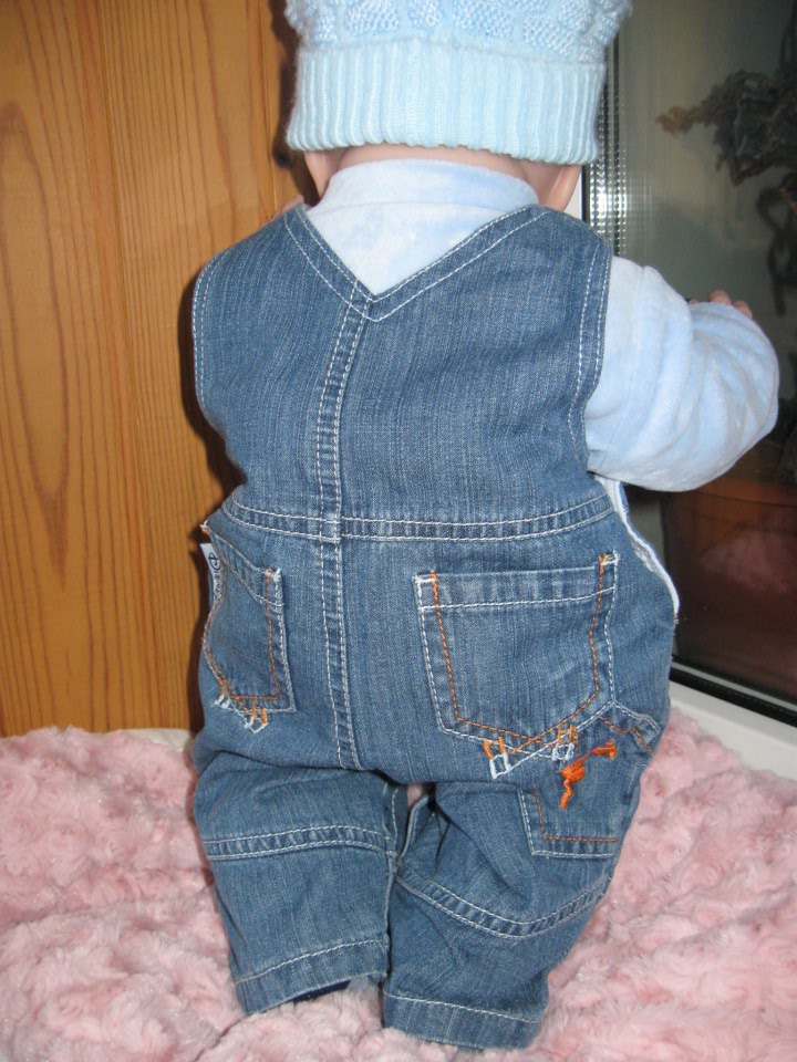 Маленькая Евочка любит наряжаться