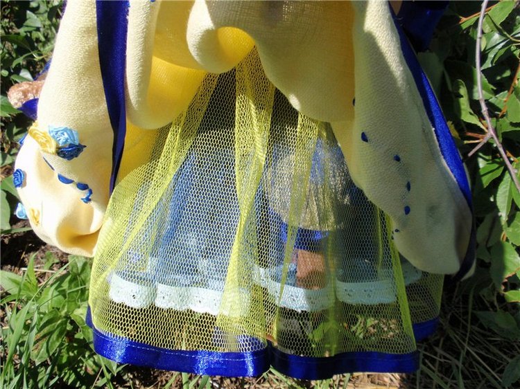 Солнечная цветочница Анюта. Эксперименты с переодеванием могут быть нескончаемы