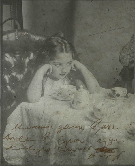 Кто Вы, мистер Кэррол или Каждый пишет, как он дышит. Фотоработы сказочника и математика | Бэйбики Кто Вы, мистер Кэррол или Каждый пишет, как он дышит. Фотоработы сказочника и математика