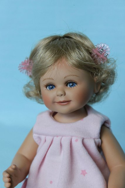 Фарфоровая кнопочка позирует на открытку! Габриела Мюллер для Мастерпис