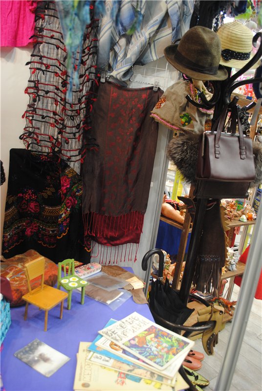 На Тишинку мы пошли – там сокровища нашли. Взгляд на «Блошиный рынок» со второго этажа | Бэйбики На Тишинку мы пошли – там сокровища нашли. Взгляд на «Блошиный рынок» со второго этажа