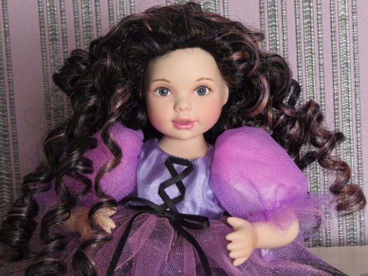 Неожиданно для меня, прилетела ко мне чудная фарфоровая ведьмочка