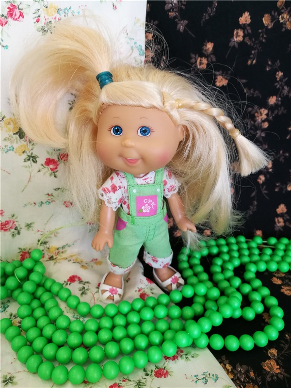 Надели шарики на нити. Красиво очень, посмотрите! Сваровски нашими глазами