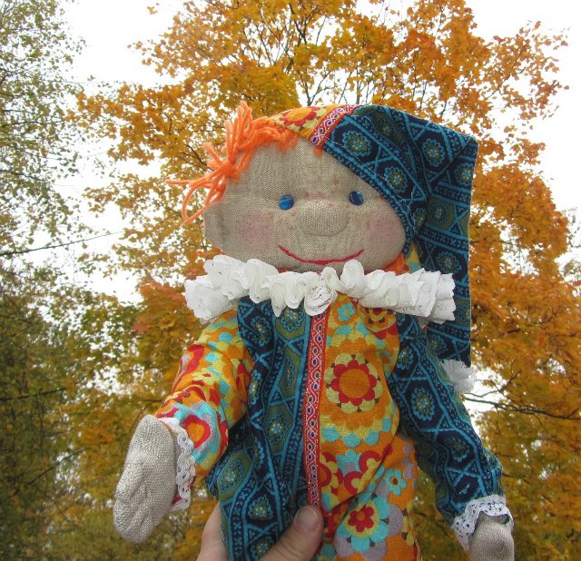 Детский сад, ясельная группа или мама мальчика играет в куклы