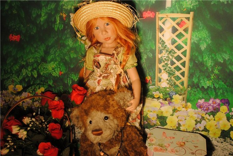 Мы купили два билета - уезжаем завтра в лето