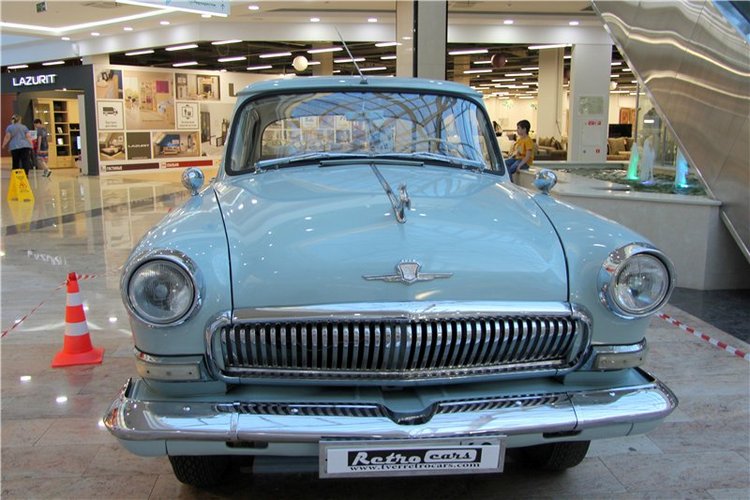 Выставка ретро-автомобилей и выставка уникальных песчаных скульптур в Твери