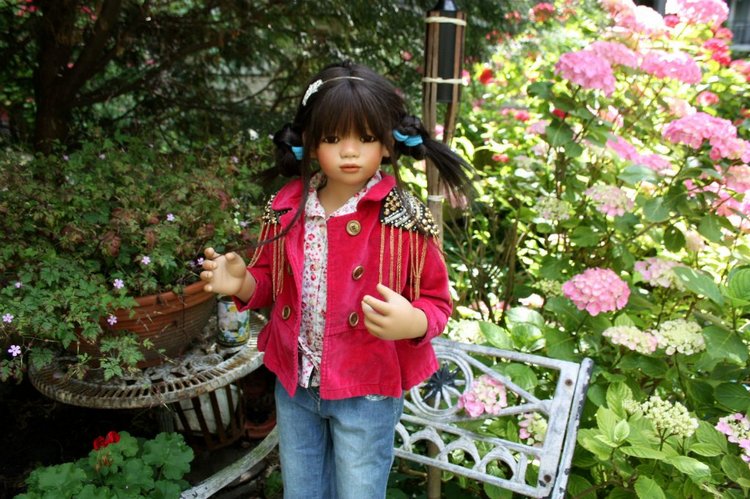 Солнечный денек в саду. Часть третья - Лилит и Анна Лу