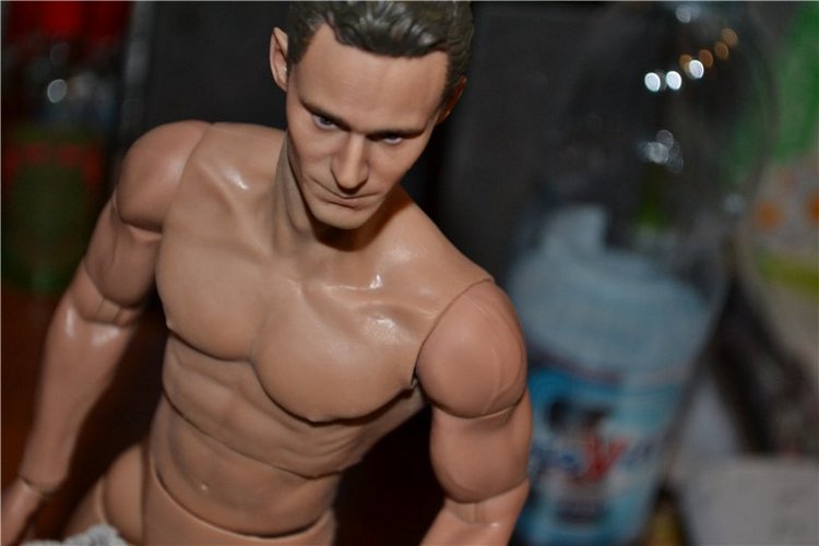 Том Хиддлстон в миниатюре! Уже дома! Ура