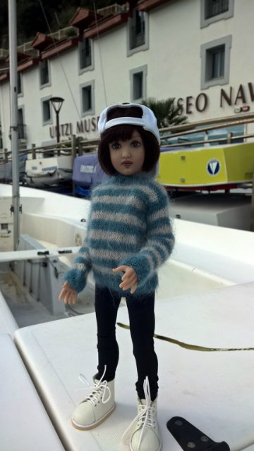 Пегий пёс, бегущий краем моря