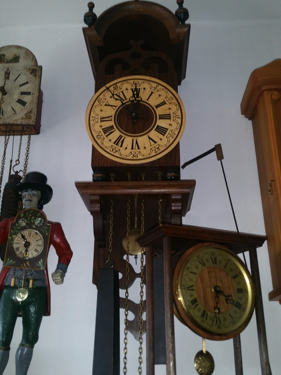 Старинные часы еще идут. Коллекция старинных часов - часть вторая
