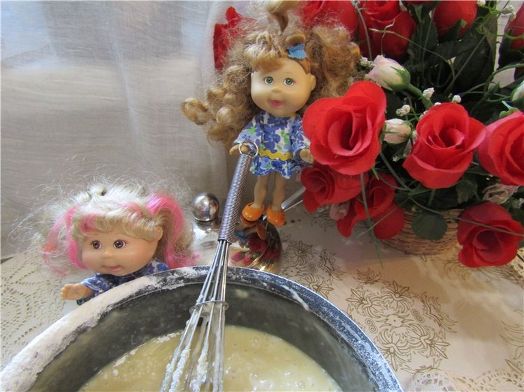 Вкусные у бабушки блинчики-оладушки. С маслом и с вареньем, со сметаной съем я