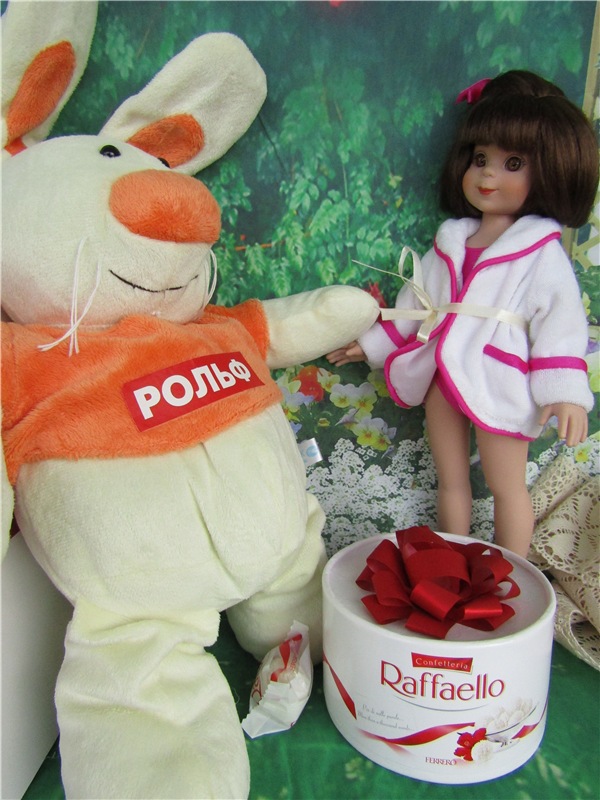 Улыбка бесценна, не стоит награды. Всего лишь улыбка - и Вам будут рады…