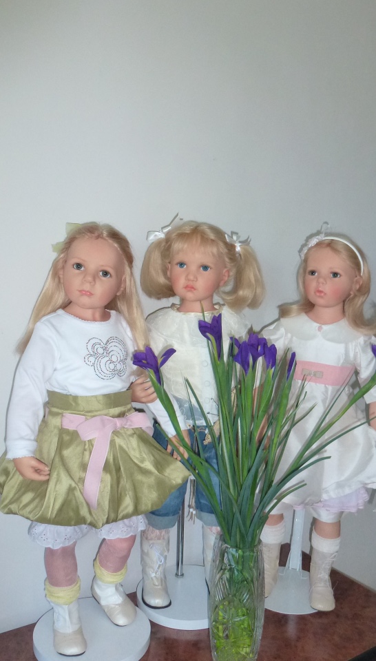 Живые цветы и куклы! С наступающим праздником