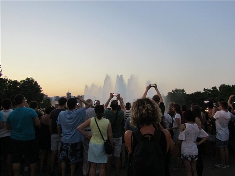 Шоу поющих фонтанов в Барселоне - окунемся с головой (фото 5)