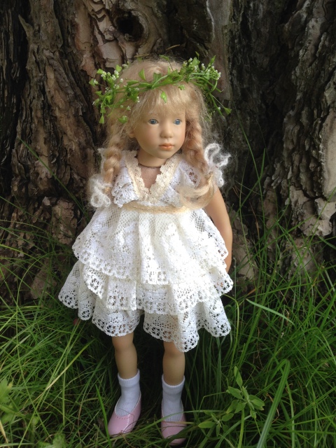 Сири в сосновом лесу. Siri mini club A. Himstedt