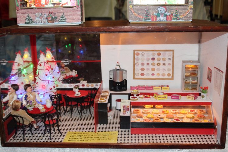 Все на выставку! Кукольные домики и миниатюра