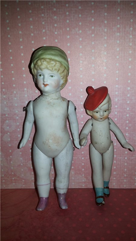 Маленькие антикварные куколки из бисквитного фарфора