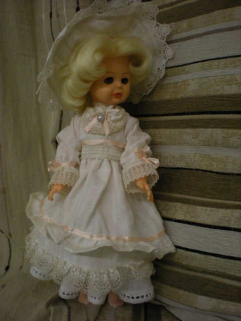 Не антикварное платье для не антикварной куклы