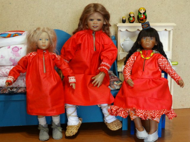 Любимые малышки-химочки в уральских костюмах