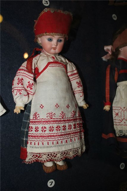 Антикварные куклы в музее барона Штиглица
