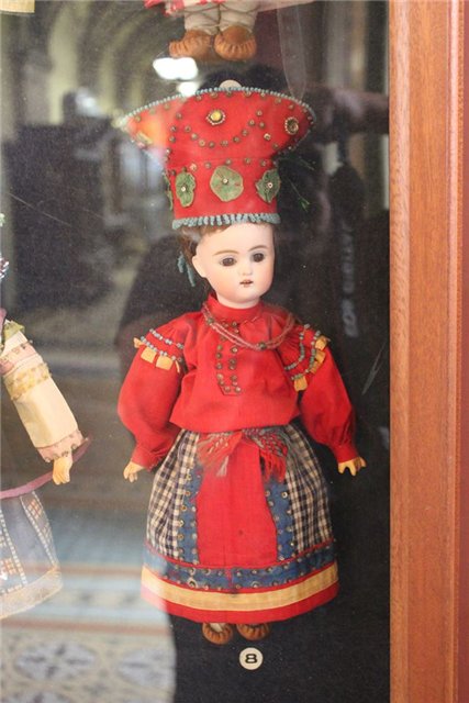 Антикварные куклы в музее барона Штиглица