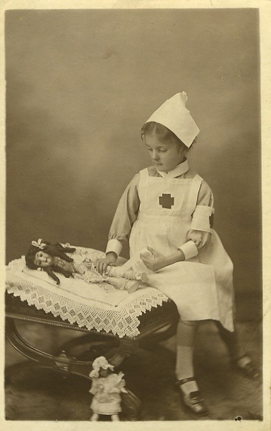 Старый фотоальбом. Девочки и куклы - продолжение