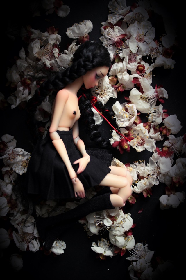 Снова 2 девочки, совершенно разные. Фея и японская школьница