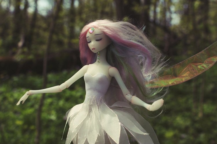 Снова 2 девочки, совершенно разные. Фея и японская школьница