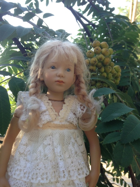 Сири в сосновом лесу. Siri mini club A. Himstedt