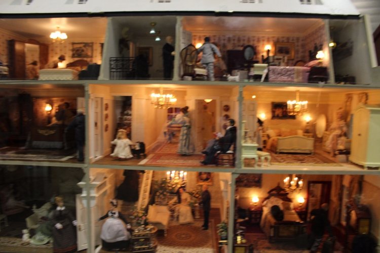 Все на выставку! Кукольные домики и миниатюра