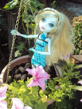 Monster High: Как две красавицы гулять в сад ходили