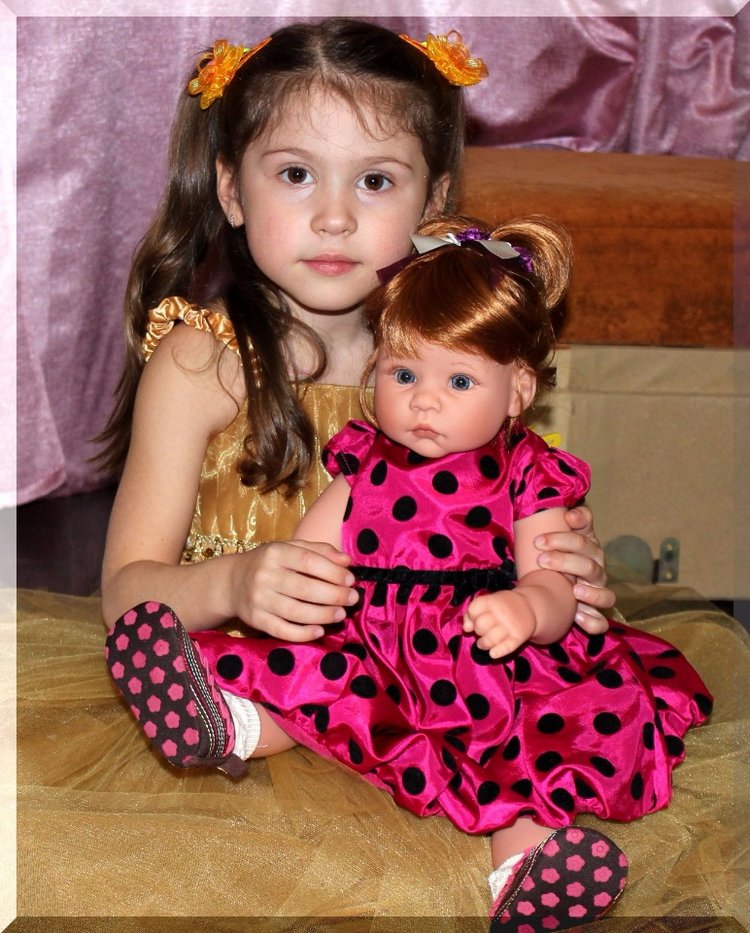 Любовь к Lee Middleton обязательна, можно ли остановится на одной кукле... мы в ожидании новенькой