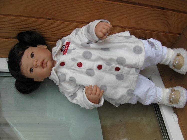 Азиаточка Миддлетончик и её любимые игрушки