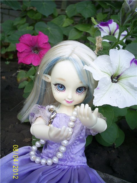 Миюки, Doll leaves