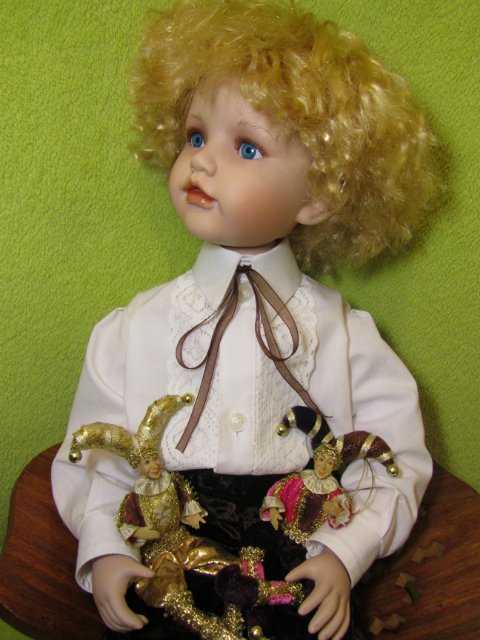 Два в одном. Фарфоровый мальчик