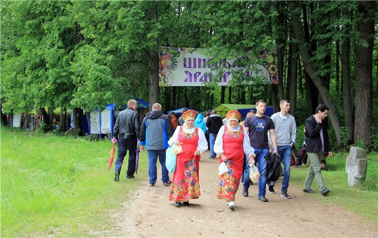 Троицкие гуляния у деревни Василёво, часть первая. Архитектурно-этнографический музей под открытым небом "Василёво"